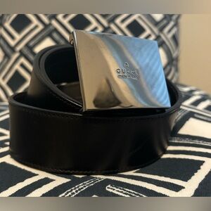 Authentic Gucci Men’s Embossed Logo Black Leather Belt